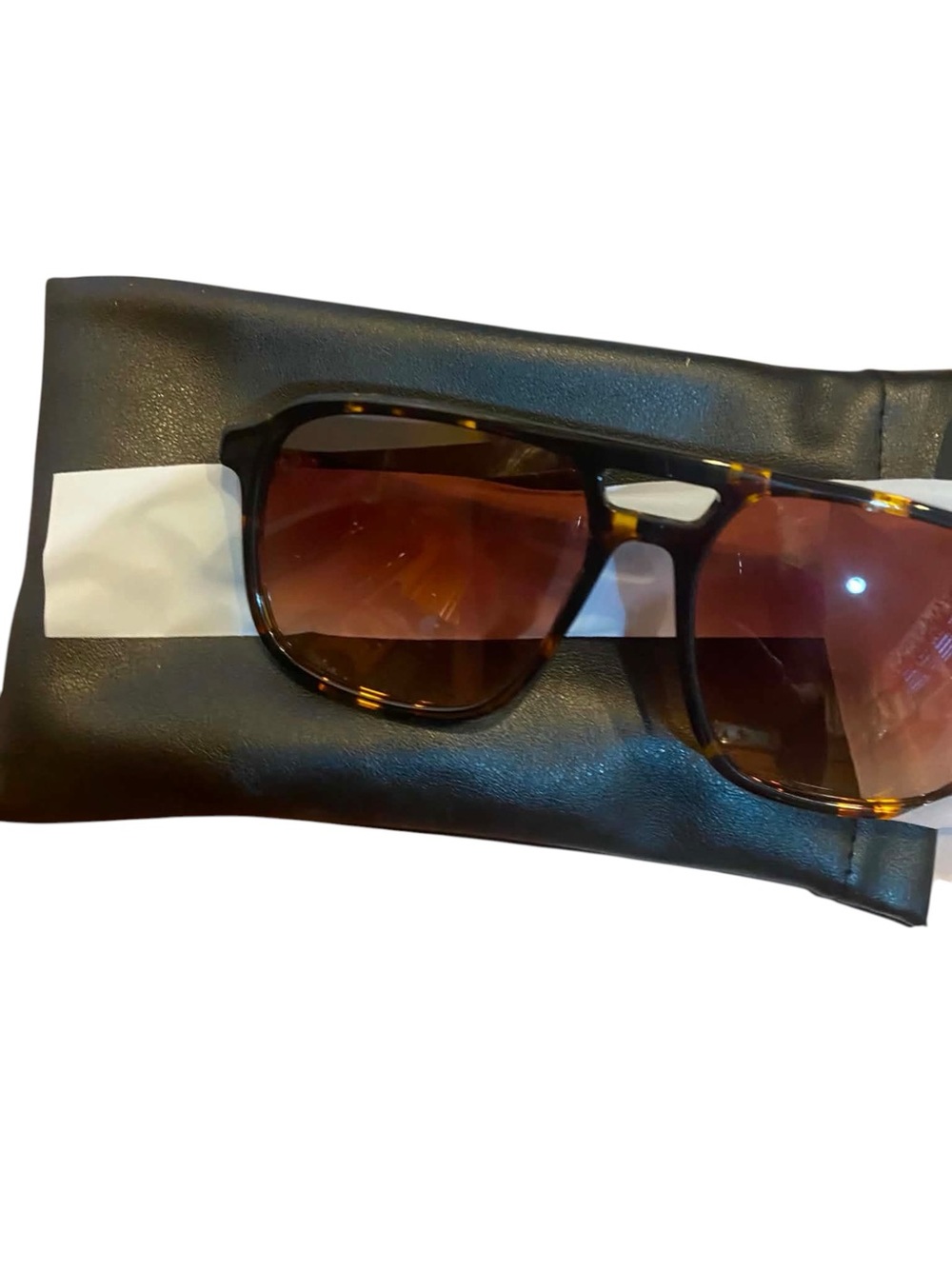 NWT Quay Sunglasses BLACK